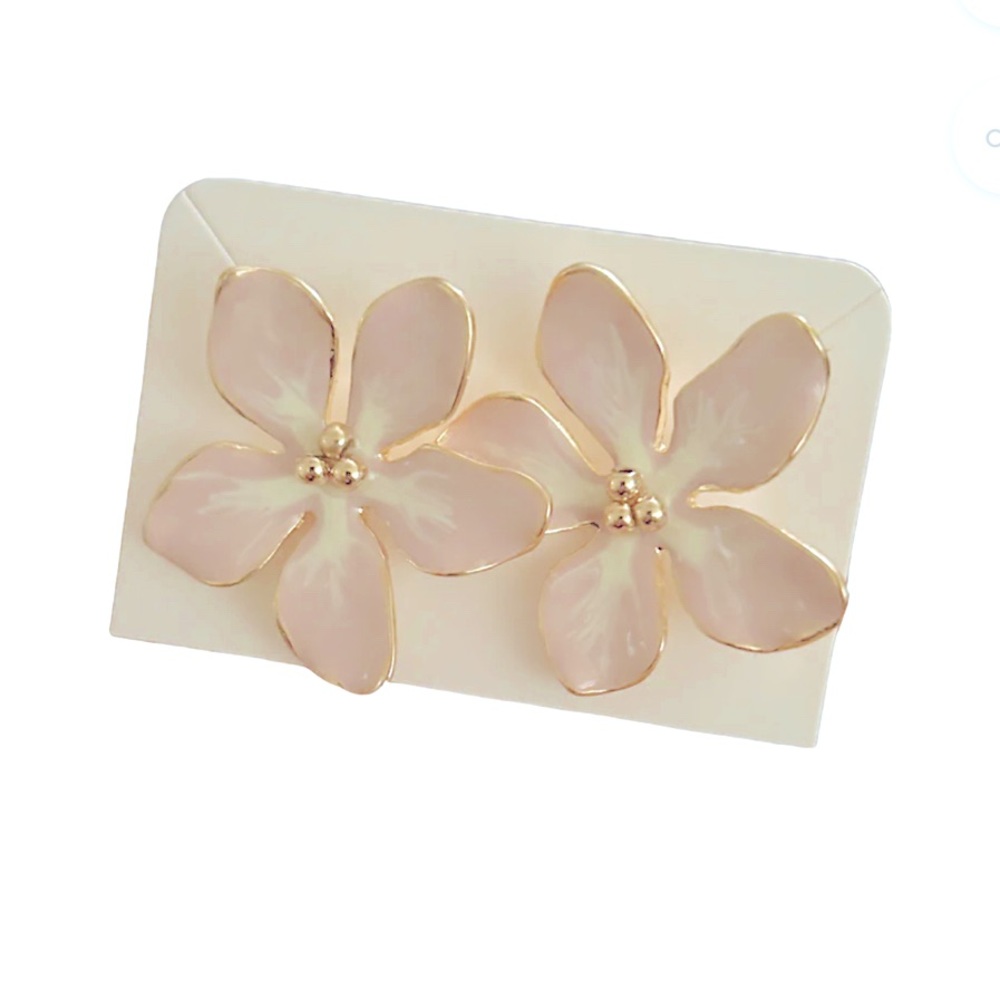 NWT Flower Studs